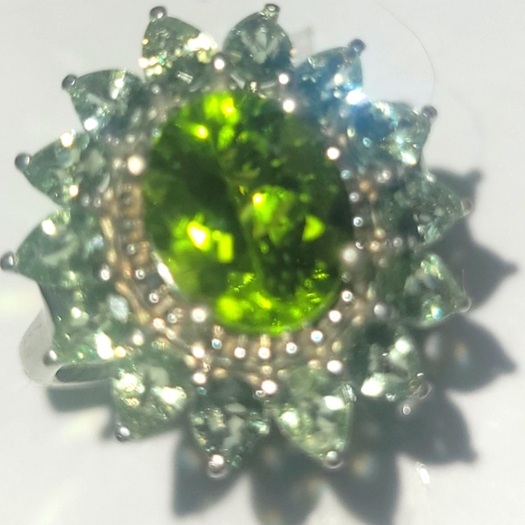 Ring 2.5 carat Peridot w 15 pear shaped Halo Sterling Silver sz 8 - Picture 2 of 8